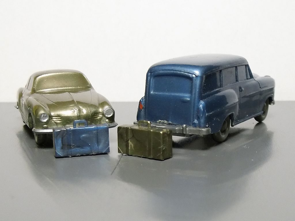 Reisefertig - Der Karmann hat Heckmotor - Also Koffer vorne rein.